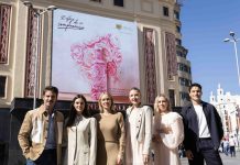 Lulú Figueroa, Amaia Salamanca, Kira Miró, Álex González, Maxi Iglesias y Crys Dyaz en la campaña de Solán de Cabras a favor del cáncer de mama